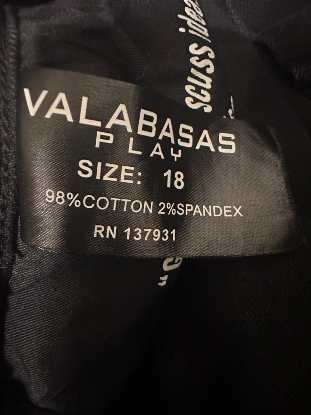 Valabasas stylish black